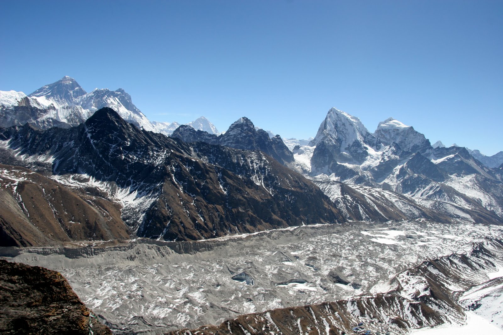 ネパール ヒマラヤトレッキング ３月８日ゴーキョピーク登山後マッチェルモへ