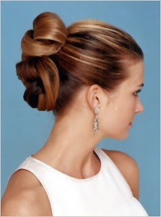 Hochzeit Frisuren mit Blumen