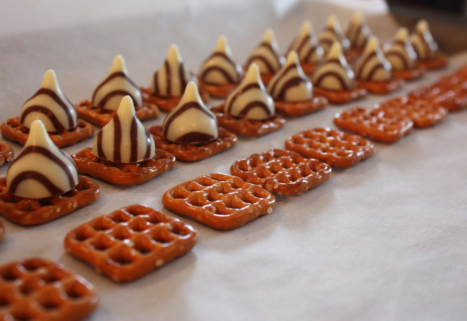 Recipe// Hershey Kisses Pretzels — Renée Nicole