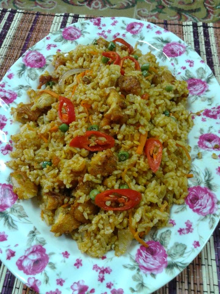 Lynn Munir...and i will do it my way Nasi Goreng Mamak VS Ayam Goreng