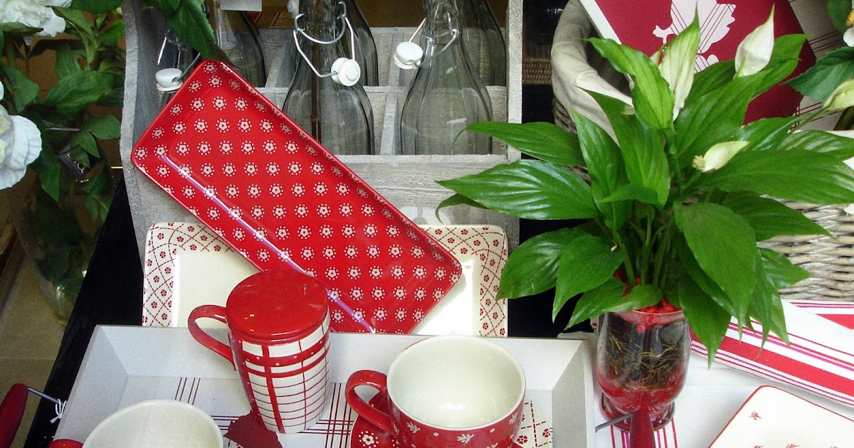 Decoración: EN ROJO.