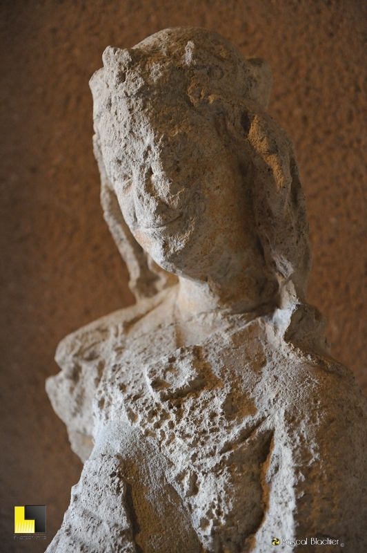 Statue de vierge château comtal Carcassonne Statue de vierge château comtal Carcassonne photo pascal blachier