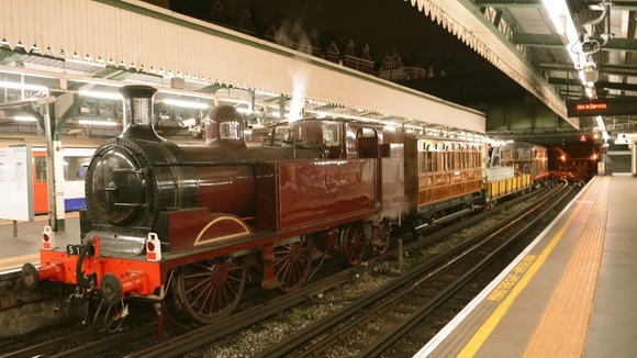 Tren histórico de vapor del metro de Londres