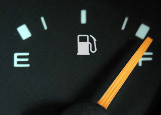 Τέσσερις απλές συμβουλές για να κάνετε οικονομία στη βενζίνη...