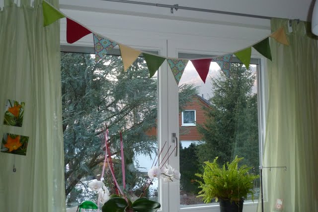 Sissima: wimpelketten am fenster...