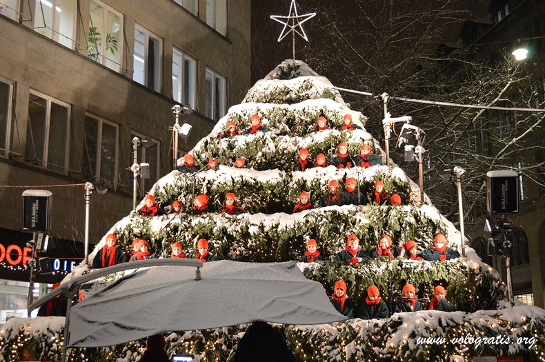 Albero Di Natale Zurigo.Mercatini Di Natale Di Zurigo La Guida Completa Vologratis Org