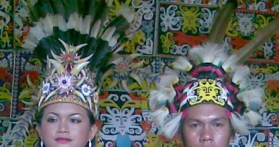 Indonesian Culture Ensyclopedia: Dayak Tribe Clothes: Blend With the Natural Beauty Indonesian Culture Ensyclopedia: Dayak Tribe Clothes: Blend With the Natural Beauty