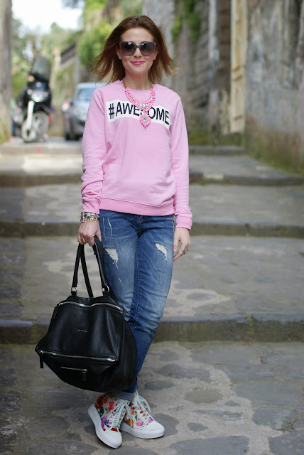 Awesome sweatshirt, Givenchy Pandora bag, Ruco Line Nicy sneakers, Fashion and Cookies, fashion blogger