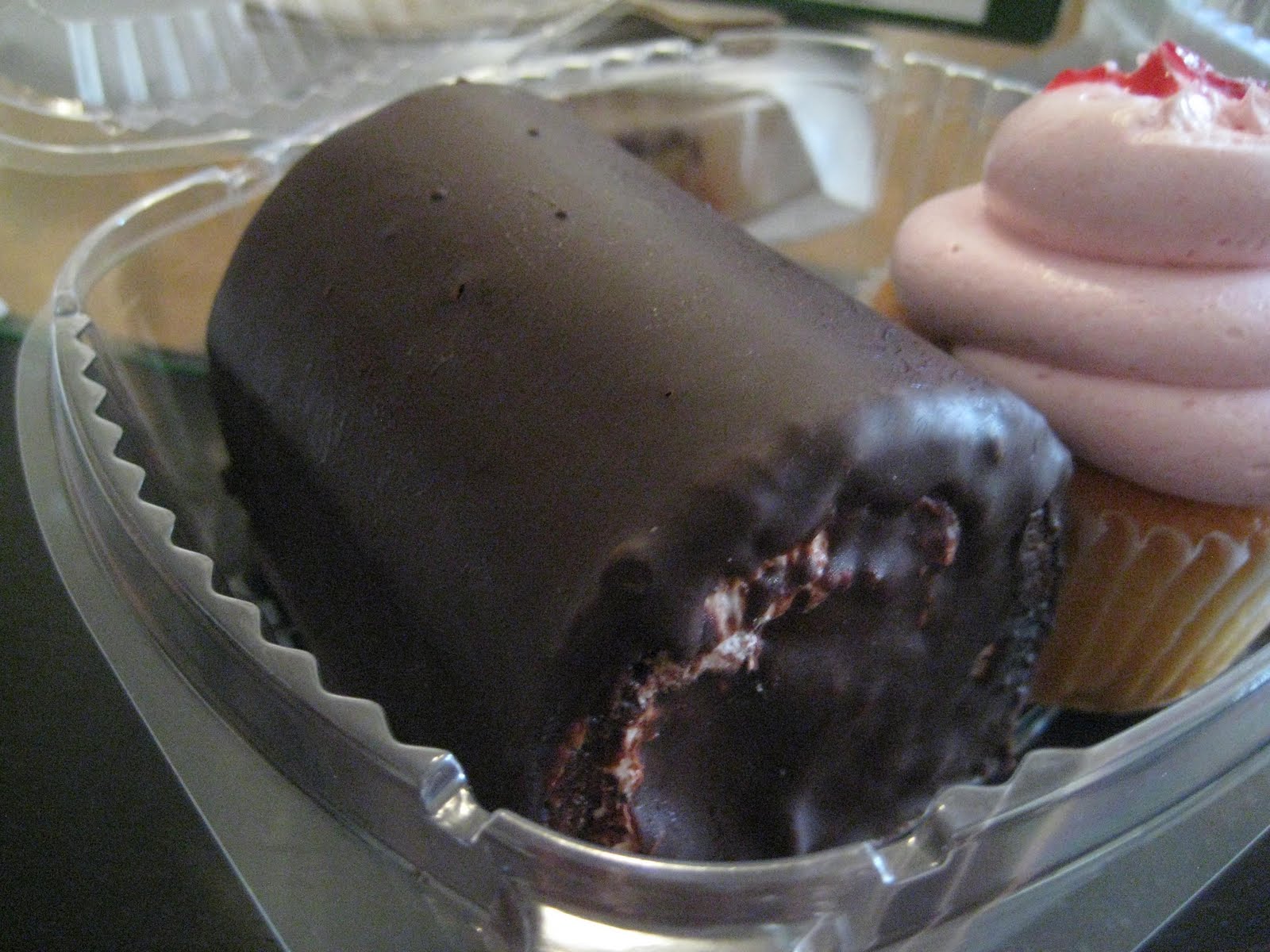 Om Nomz Hero Lulu�s Cake Boutique