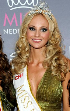 Miss Nederland Universe 2011, Kelly Weekers
