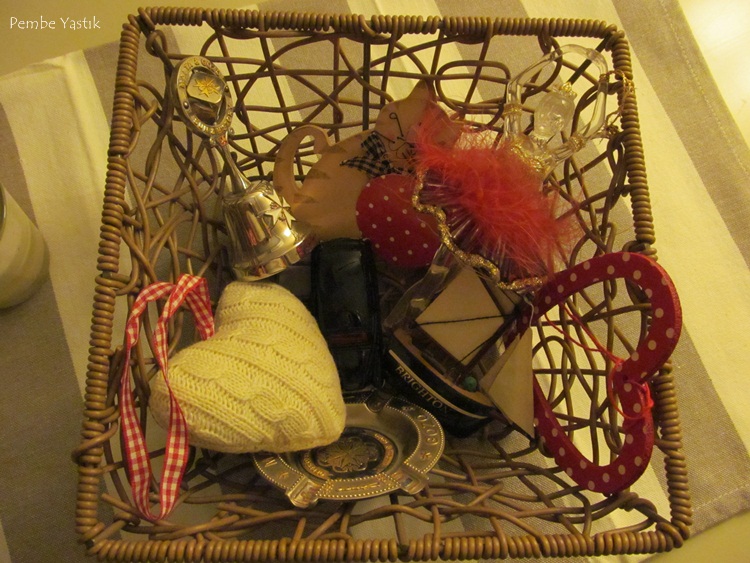 Pembe Yastık / Ev Dekorasyonu Blogu ve Dekorasyon Önerileri: Kasım 2012