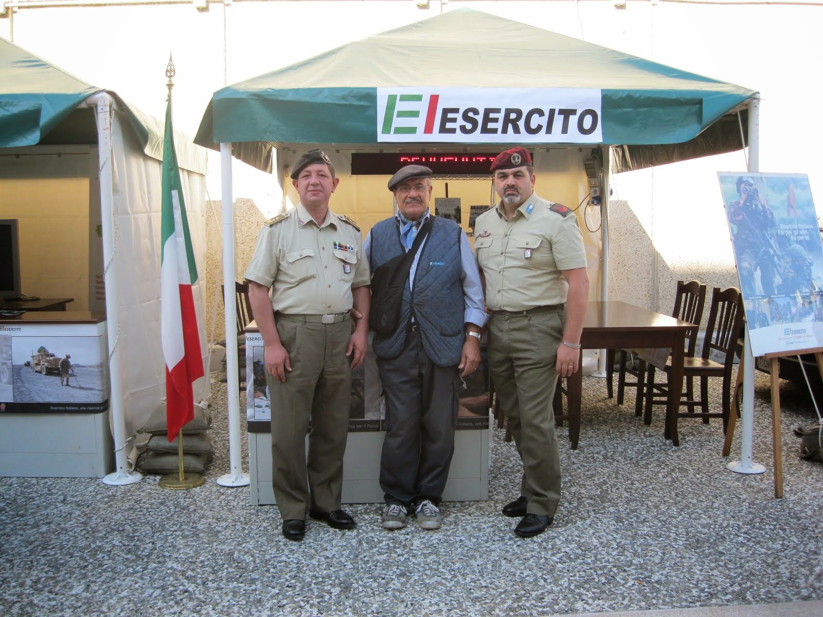 Tra il padiglione E.I. Corazzata "Pinerolo"-Bari