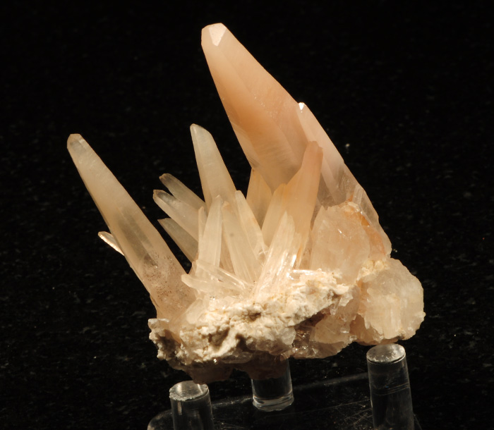 the ore bucket Quartz from Graham County, Arizona