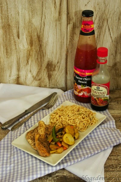 Fideos con pechugas de pollo al teriyaki y salteado de verduras asiáticas