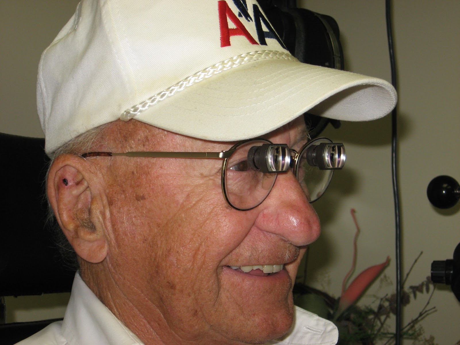 Low Vision Eyeglasses Facts About Macular Degeneration for Eyeglass Low