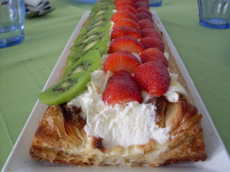 Tarta De Hojaldre Y Frutas Y Nata Obrador de Gaia: Tarta de hojaldre y frutas de temporada