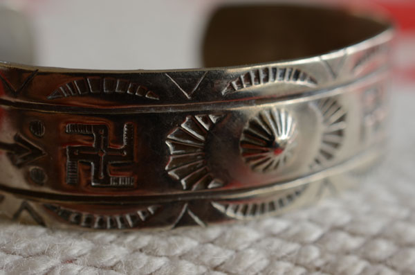 ま*る様 ヴィンテージ　ナバホ　バングル　インディアンジュエリー　卍 ま*る様 ヴィンテージ ナバホ バングル インディアンジュエリー