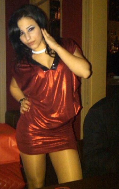 Collection of Beautiful Arabian Girls Photos: Morocco girl likes pizza
