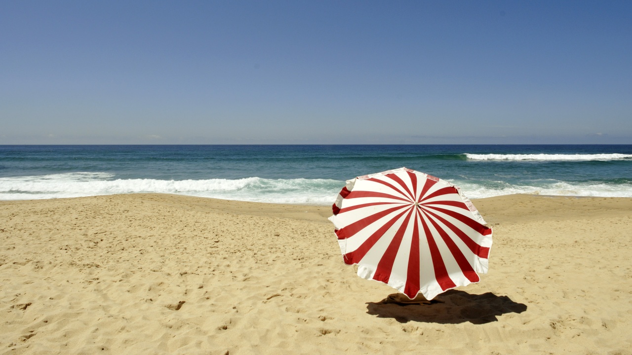 Umbrella on the beach | hd wallpapers