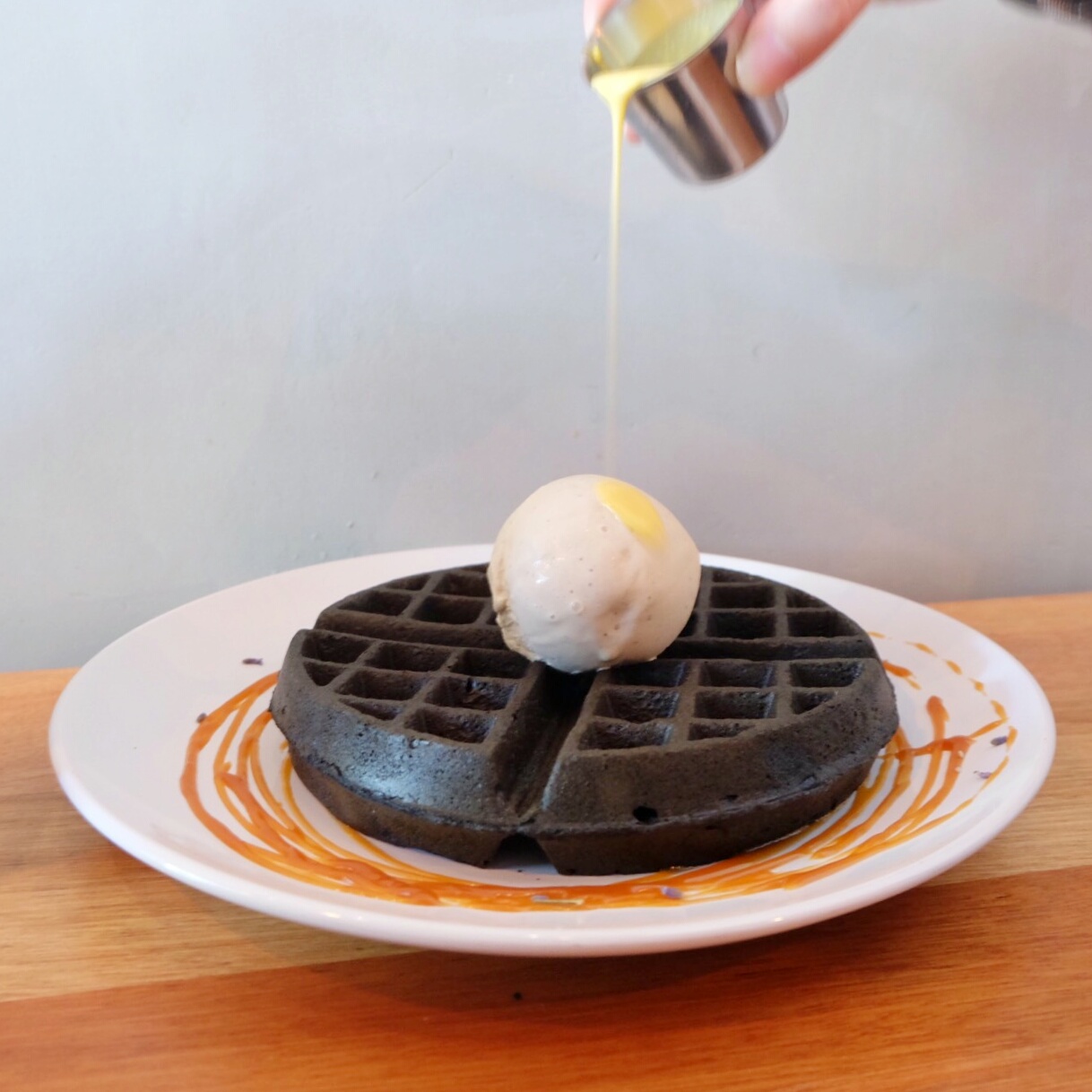 Anthony Ali Saltedeggyolkovercharcoalwaffle battle.