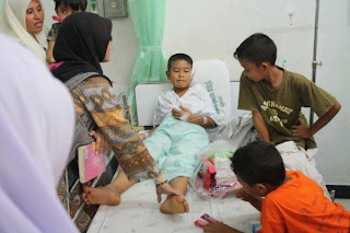 Wanita dan Dua Anak Kena Bom Dalam Masjid di Patani