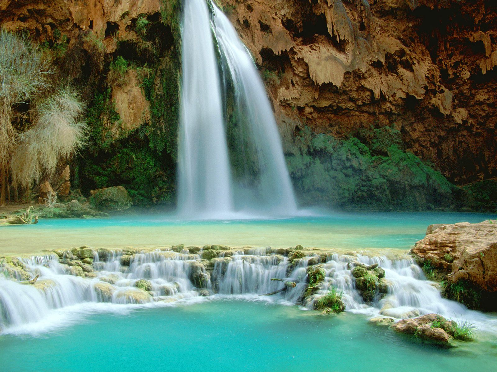 Beautiful Nature Pictures: Charming Waterfall Beautiful Nature Pictures: Charming Waterfall