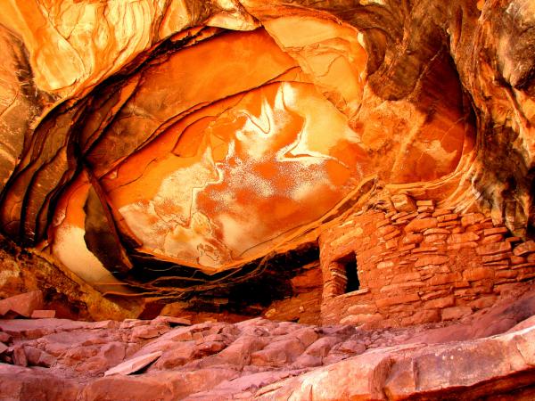 بيوت الهنود الحمر Anasazi+Ruins+by+Rick+Schafer-ceiling_house_ruin600_450