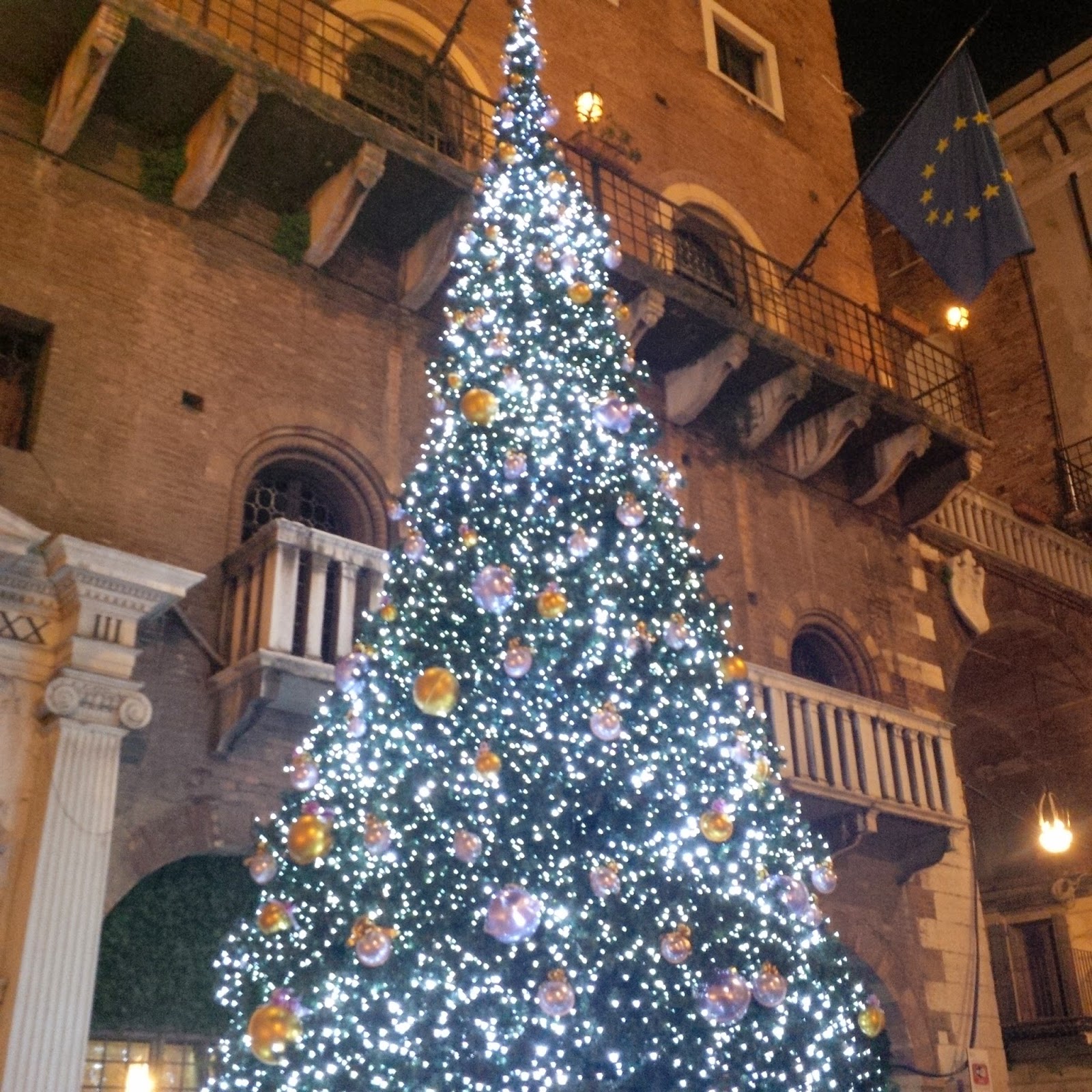 A sparkling Christmas tree at the Christmas market in Verona