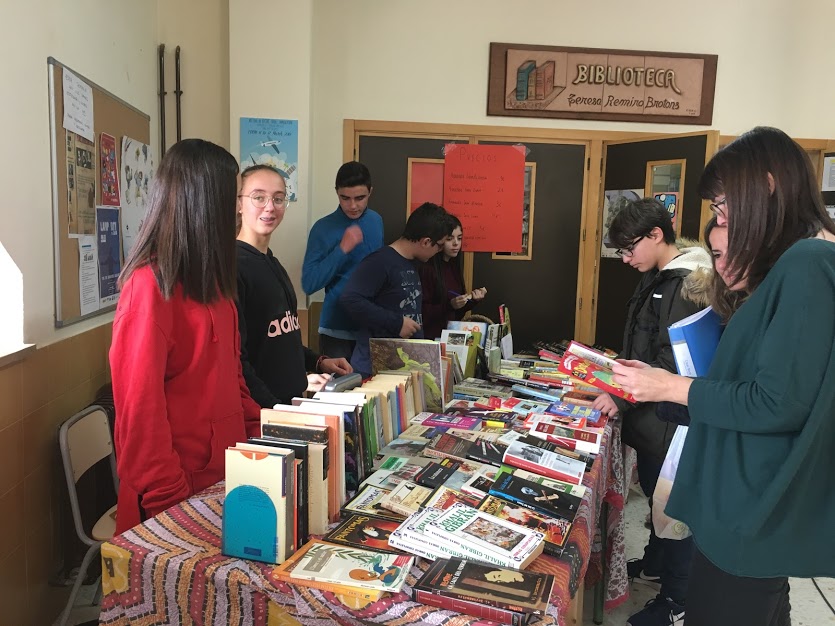 Mercadillo solidario de libros: Todo un éxito de participación