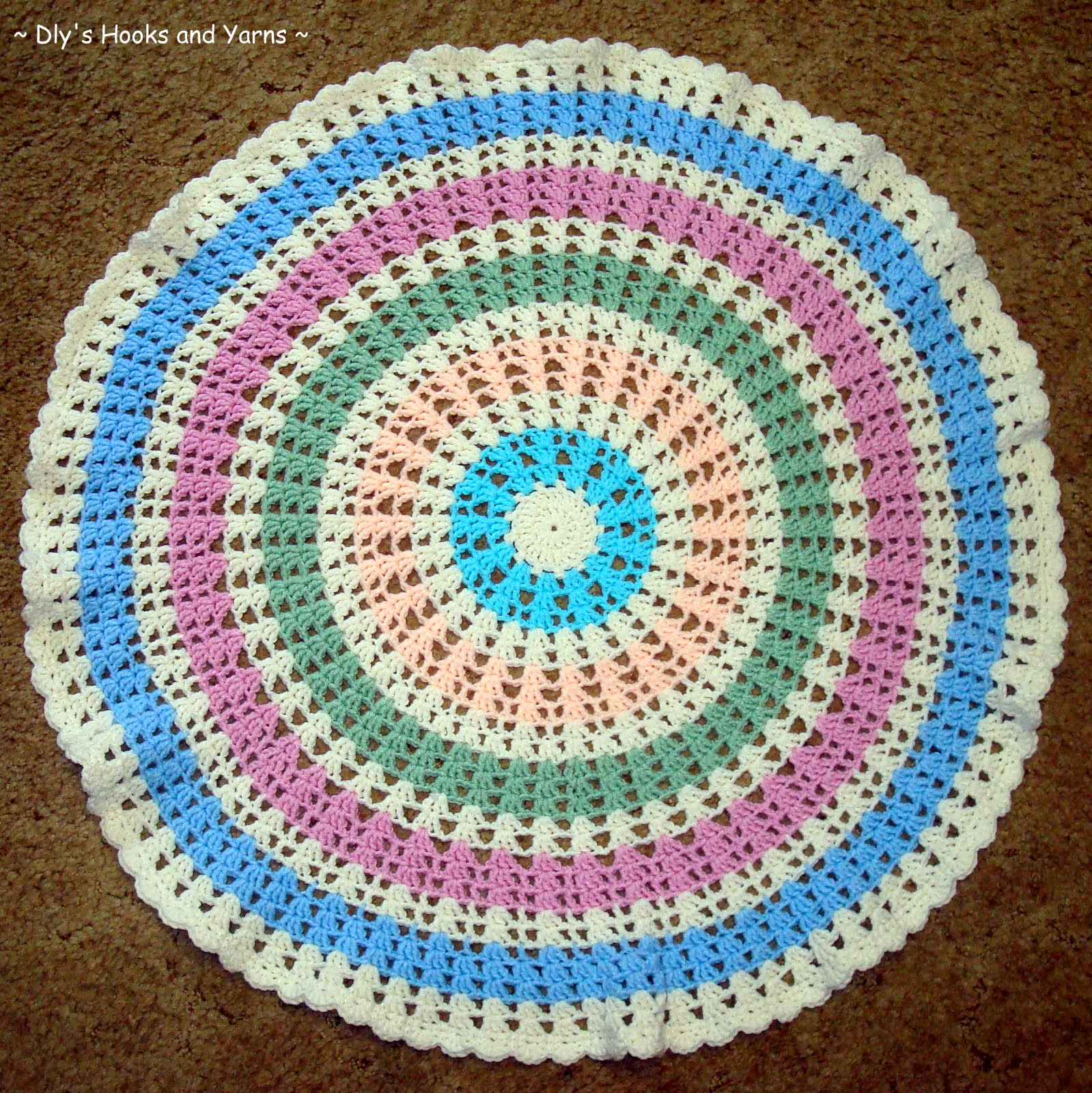 Dly's Hooks and Yarns a round baby blankie (aka the ferris wheel