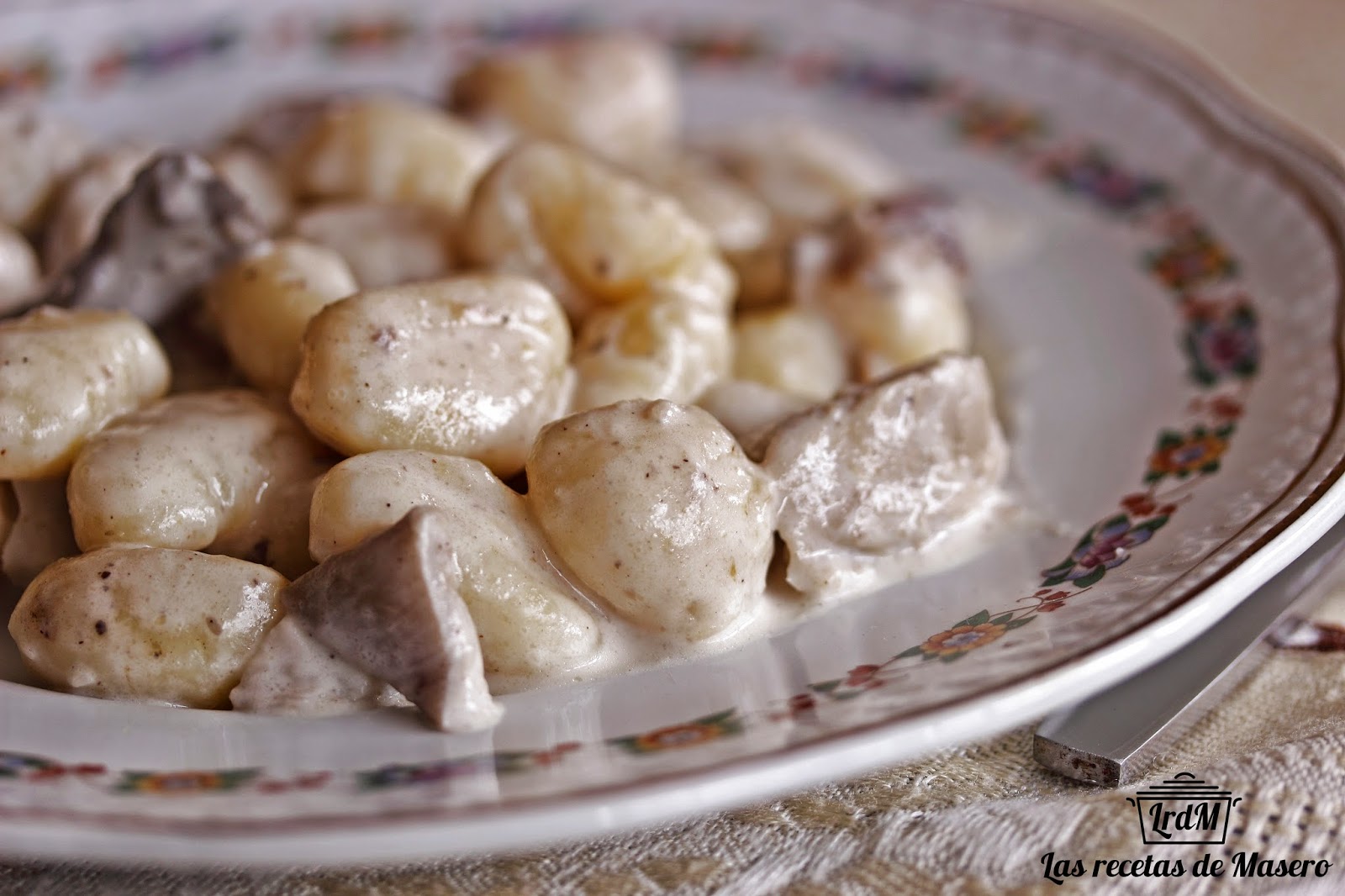 Ñoquis Con Setas (gnocchi Ai Funghi)
