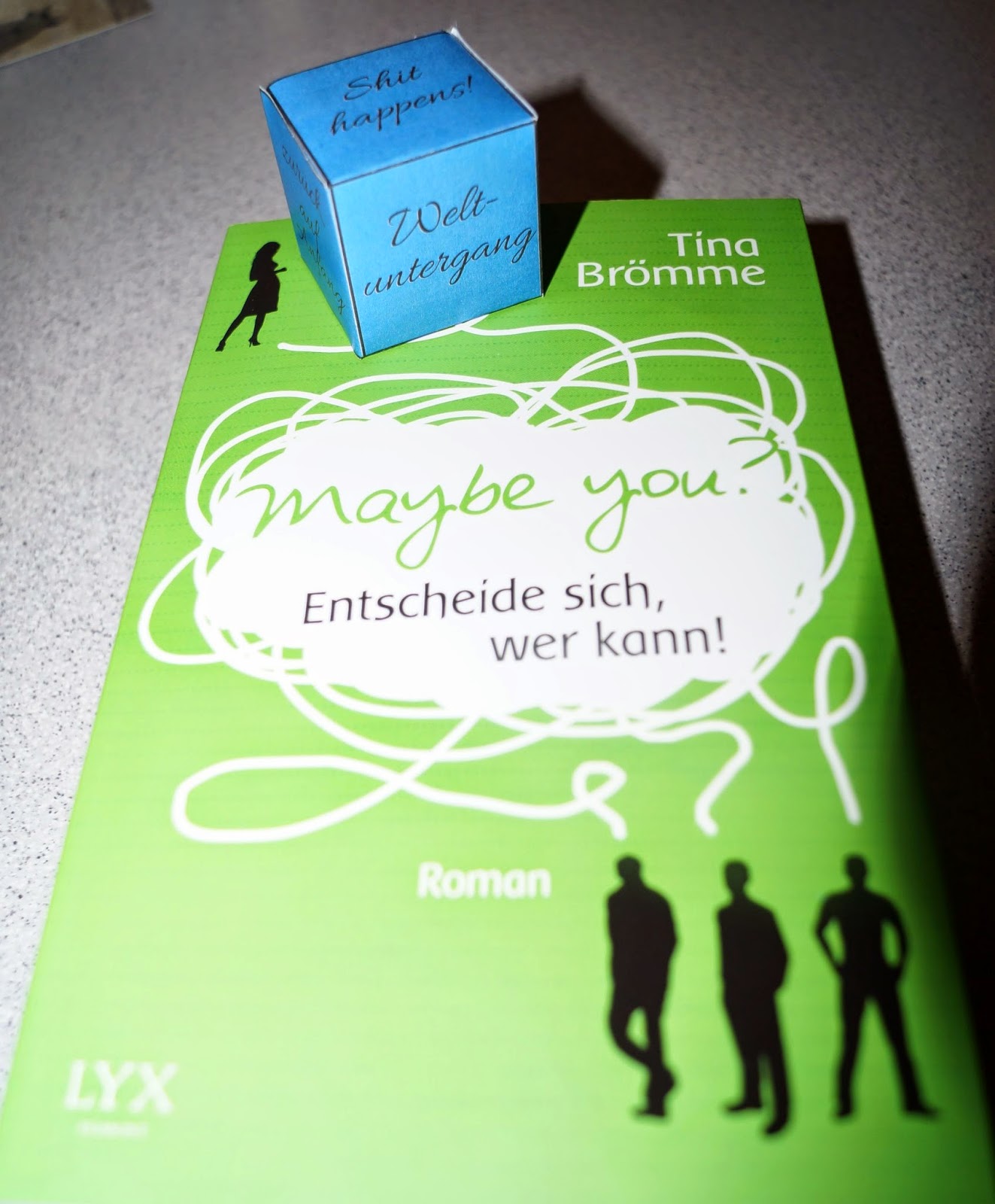 Lesendes Katzenpersonal