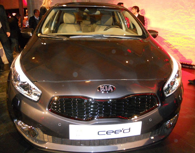 http://2.bp.blogspot.com/-yYeSa16TArk/T1ZI55XTUDI/AAAAAAAAljk/IJxfhkDoavE/s1600/new-Kia-Ceed-2013-live-photo-1.jpg