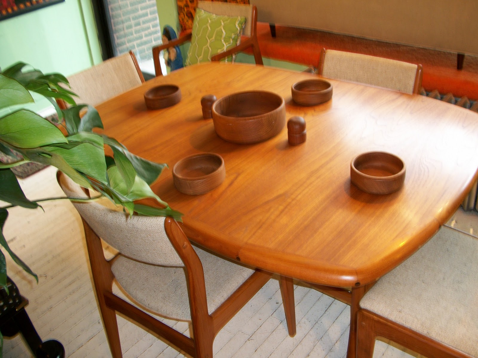 An Orange Moon Teak D Scan Dining Room Table & Chairs