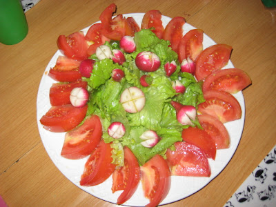 Ensalada De Tomate, Lechuga Y Rabanitos
