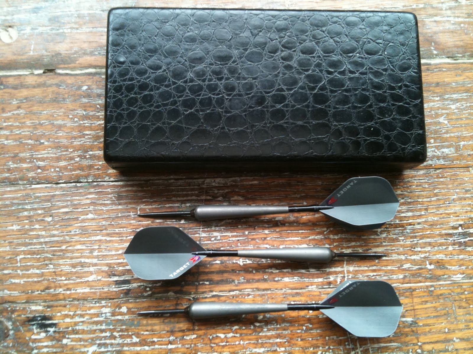 The Dart Indoors 28 gram Bottelsen Black GT Hammerheads