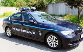 Disporre indagine sul fenomeno dei suicidi tra le forze della Polizia penitenziaria. Interrogazione