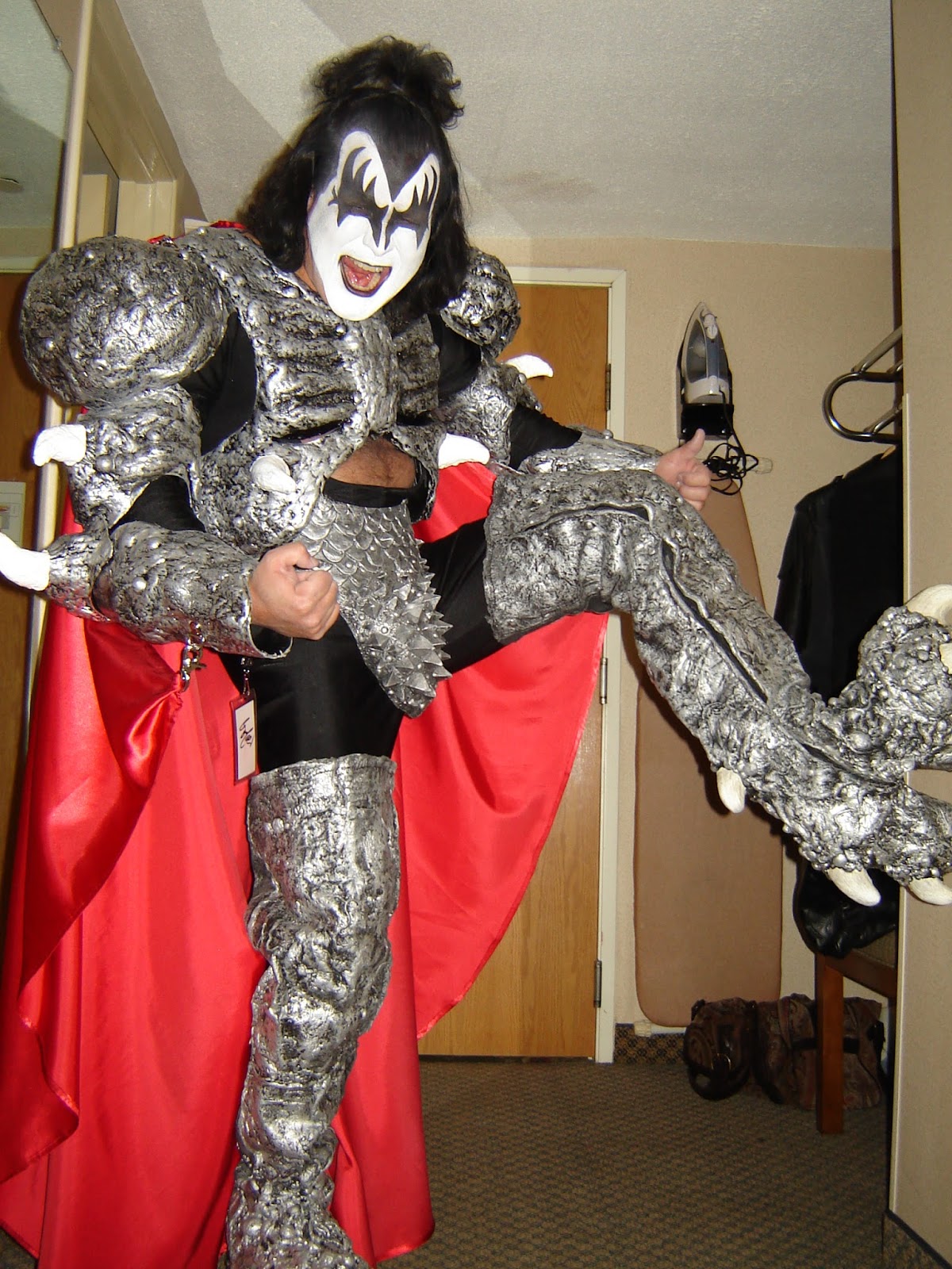 KISS COSTUMES & BOOTS Back in the Halloween groove people!!!