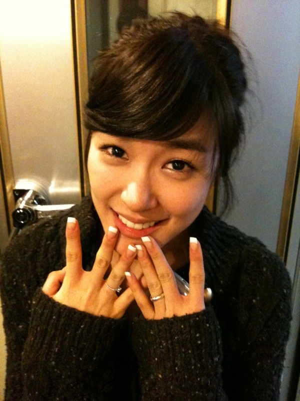 Showing off her lovely smile and her long nails, check out Fany's lovely