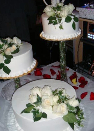 Big Bettie cakes: Wedding Cake with Fresh Flowers