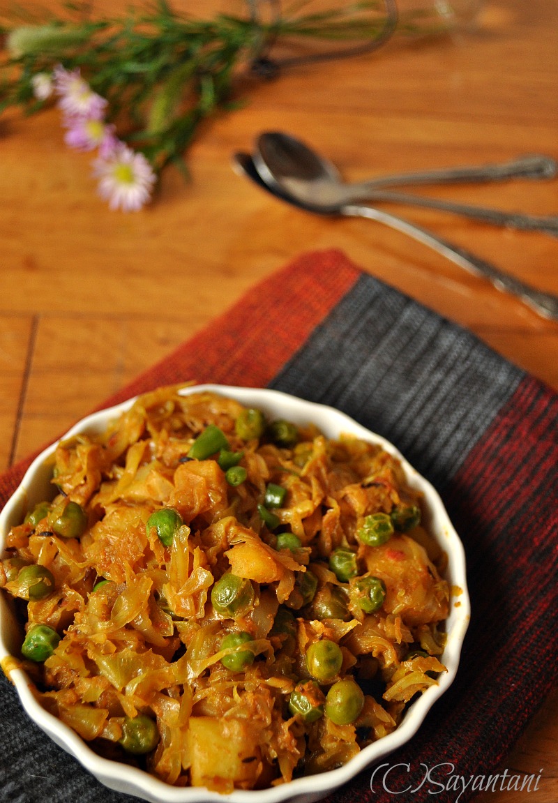 Bandhakopir Tarkari (Bengali style dry Cabbage Curry) A Homemaker's Diary