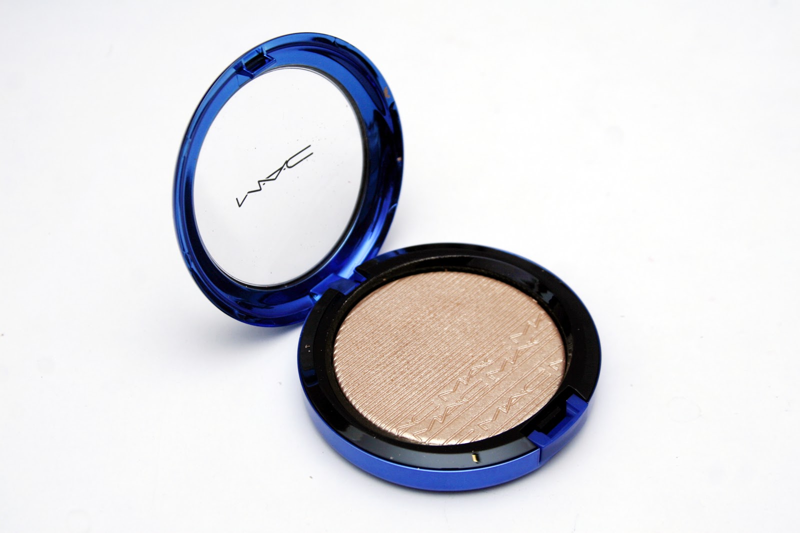 fun size beauty MAC Oh Darling! In Extra Dimension Skinfinish // MAC