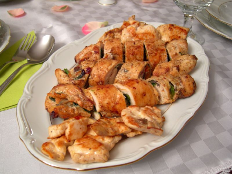 Dünya Mutfaklarından Yemek Tarifleri Kaymaklı Tavuk Dolması