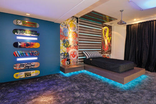Dormitorio para jovencito adolescente con skates y graffiti ...