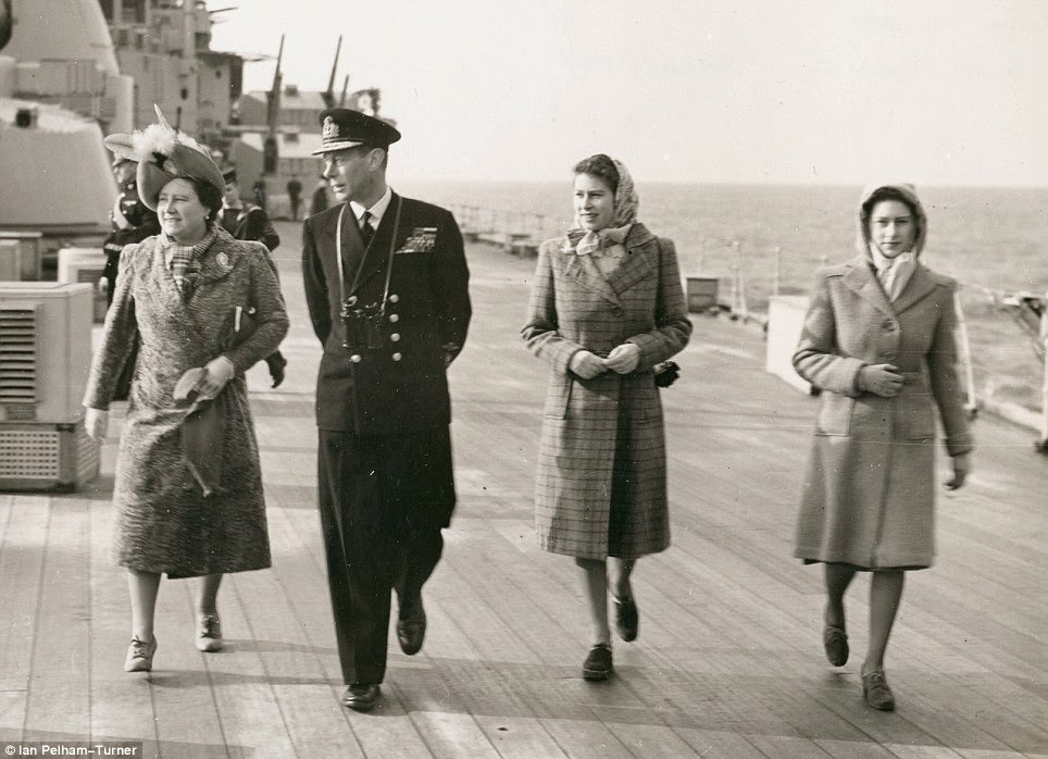 Fascinating Historical Picture of Elizabeth II  in 1947 