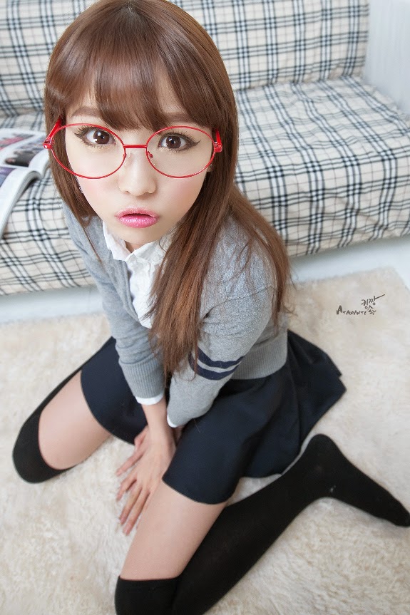 Beautiful Korean girl Lee Eun Hye dressed as a school girl