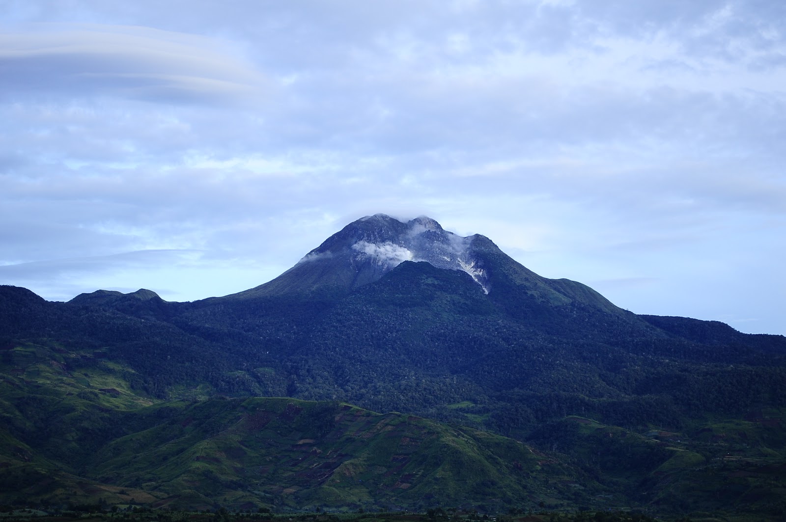 Mount Apo (2,954 m), the highest point in the Philippines Great Mountain