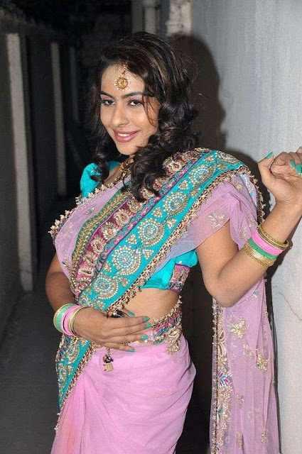 Actress-Srilekha-in-Saree-at-Showroom-Opening-Photos