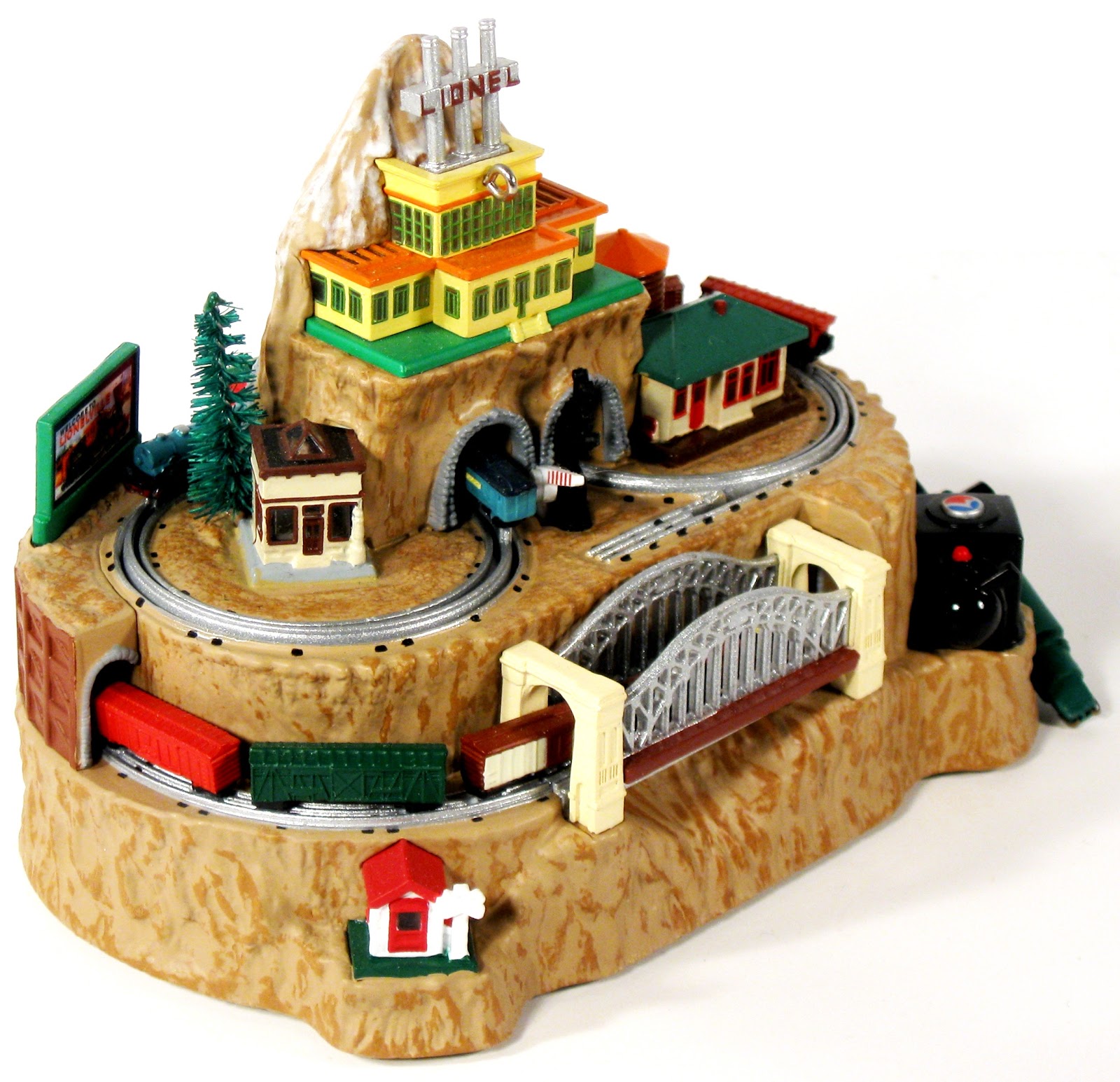 Toys and Stuff: TRAIN TIME: Hallmark Lionel Christmas Tree Ornament