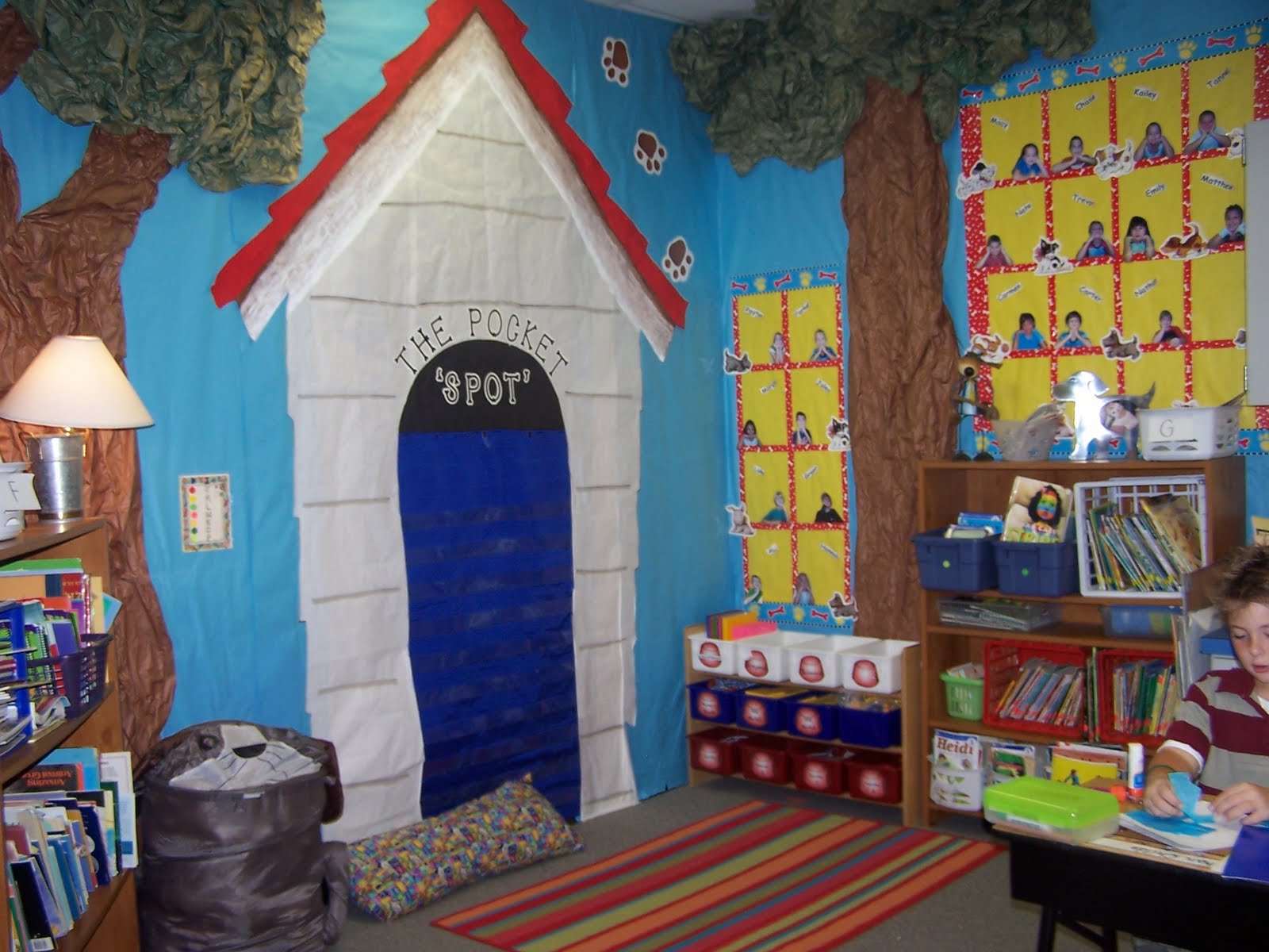 Dog house (With images) Door decorations classroom, Reading corner